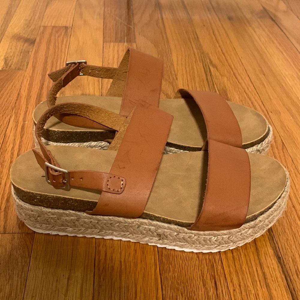 Soda brand platform sandals